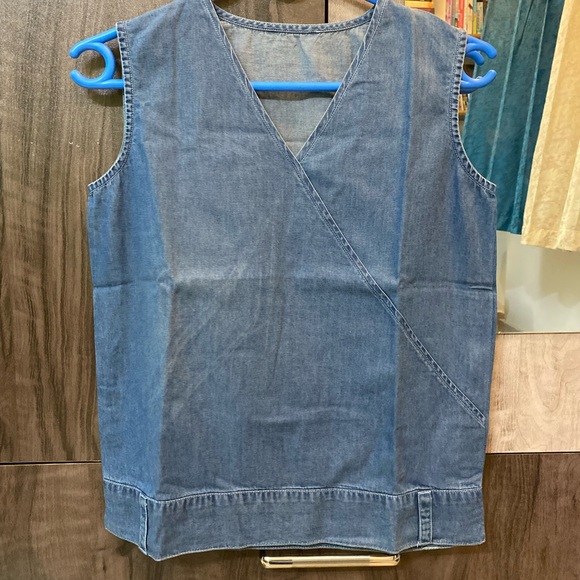 Denim sleeveless top - Picture 2 of 3
